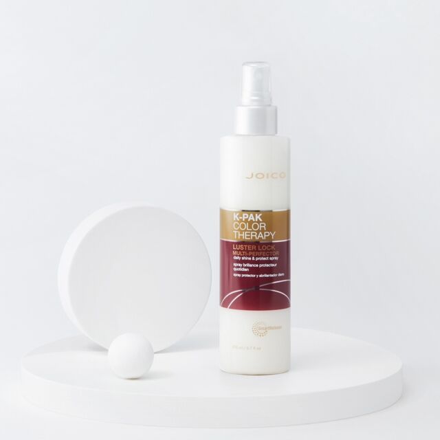 Har du testat K-PAK Color Therapy Luster Lock Multi-Perfector?😍 Den här mirakelsprayen ger ett dagligt skydd och en fantastisk glans. En leave-in behandling som lämnar håret silkeslent med ett kraftfullt skydd mot värmeverktyg och UV-strålar som annars lätt kan tona ur hårfärgen. Sommarens must-have☀️⁠
⁠
#joico #joicosweden #tendenz_se