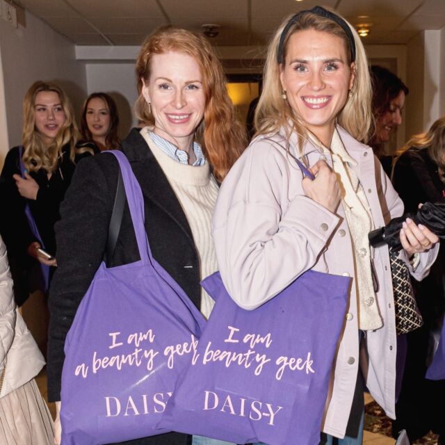 Tillbakablick till Daisy Beauty’s event där gäster och föreläsare fick chans att bli stylade av vår brand specialist för R+Co, Frida Lindberg 👱‍♀️✨⁠
⁠
#randconordic #randco #randcohair #vegan #leapingbunnycertified #crueltyfree #randcoproducts #randcostyling #tendenz_se