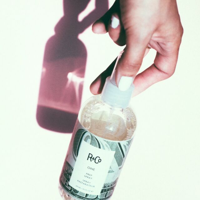 Liva upp ett trött hår efter vintern med ONE Prep Spray! Sprayen fungerar som en primer som skyddar håret och jämnar ut porösa hårstrån. Visste du att ONE även går att använda som en lotion under klippning? 💇‍♀️⁠
⁠
#randconordic #randco #randcohair #vegan #leapingbunnycertified #crueltyfree #randcoproducts #randcostyling #tendenz_se